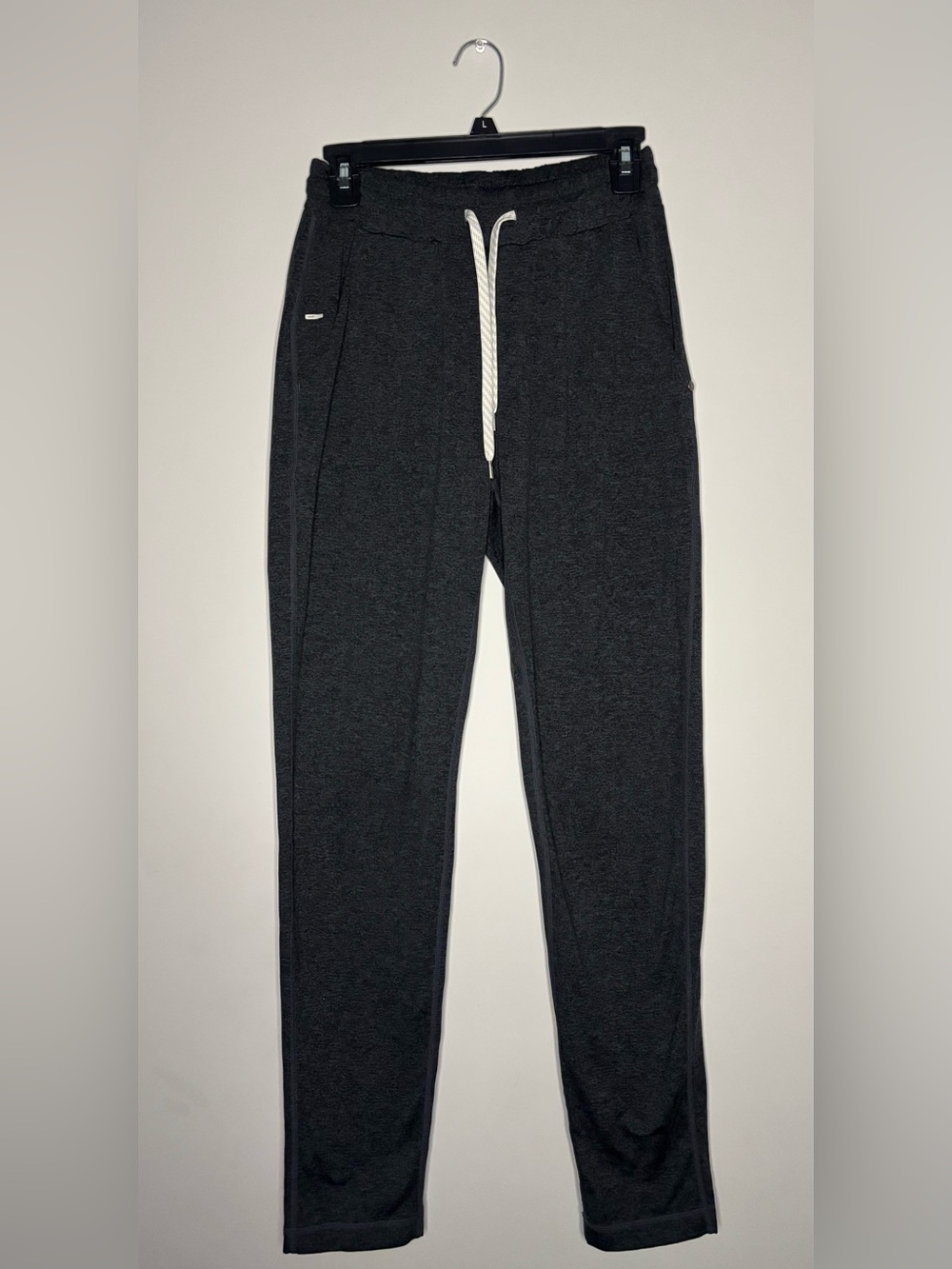 EUC - Vuori Women’s Performance Jogger in Charcoal -  Size: Small